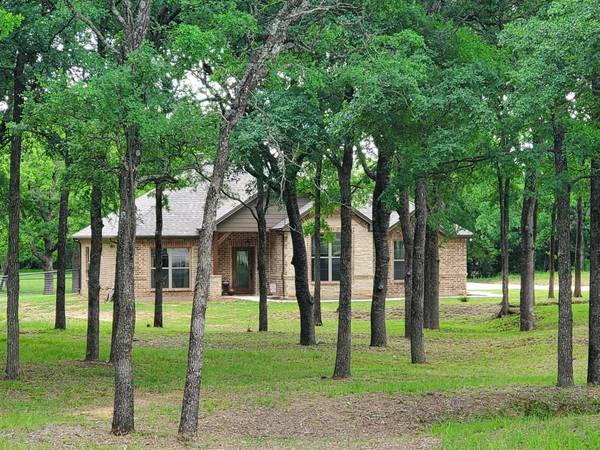 220 Silver Lakes Drive, Sunset, TX 76270