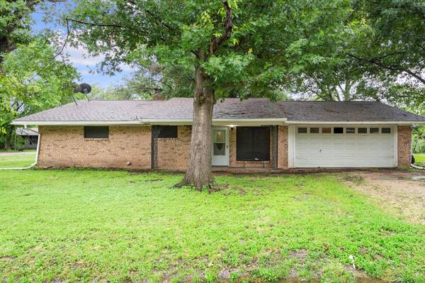 801 N Wright Avenue, Kerens, TX 75144