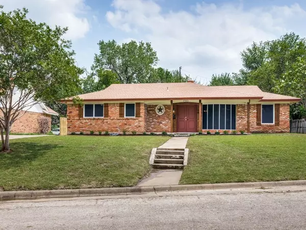 2244 Ridgeview Street, Fort Worth, TX 76119