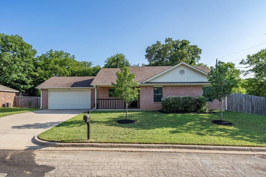 609 E Water Street, Weatherford, TX 76086