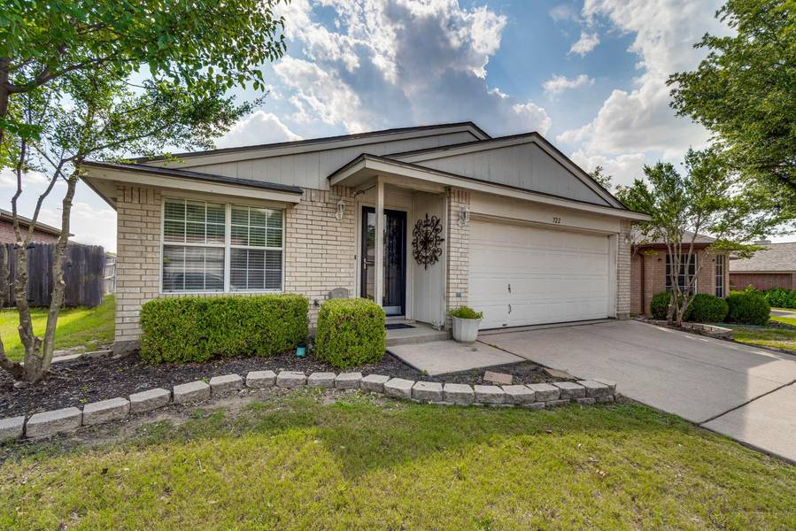 522 Hollyberry Drive, Mansfield, TX 76063