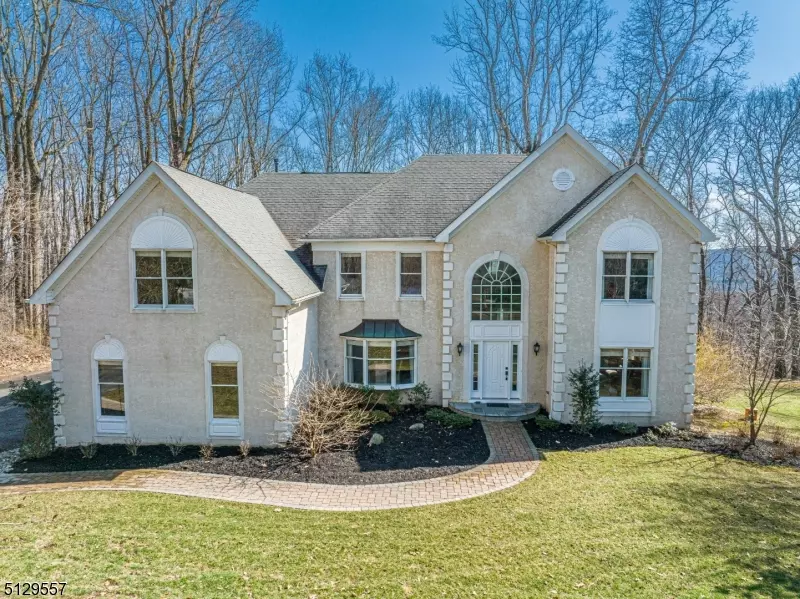 4 Swayze Court, Bethlehem Twp., NJ 08802