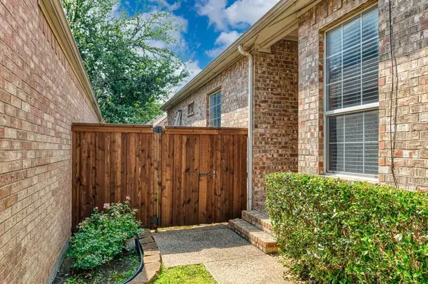 Irving, TX 75063,8122 Persimmon Street