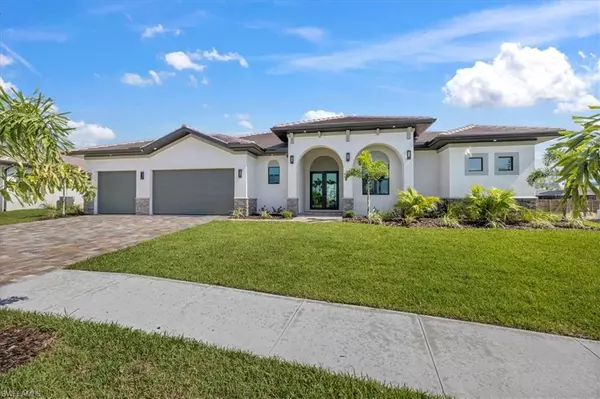 866 Palmetto Pointe CIR, Cape Coral, FL 33991