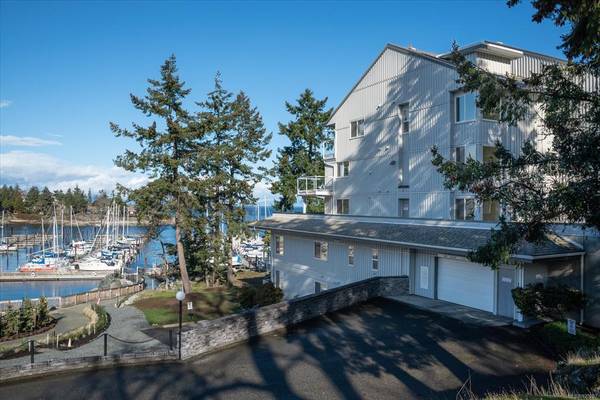 Nanoose Bay, BC V9P 9H3,3555 Outrigger Rd #306