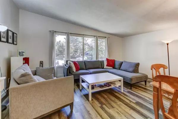 Calgary, AB T3A 1N6,5247 Dalcroft CRES NW