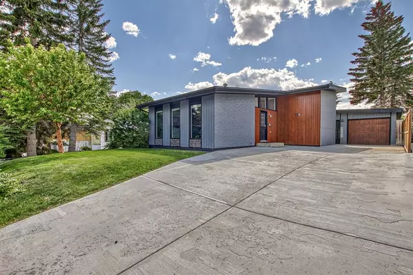 Calgary, AB T3A 1N2,12 Dalhurst PL