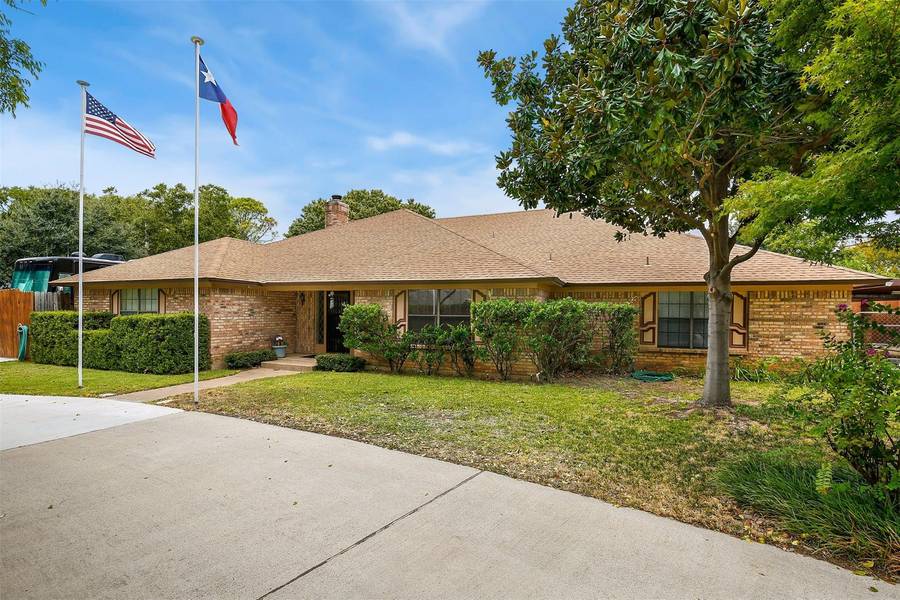 812 Moore Road, Mansfield, TX 76063