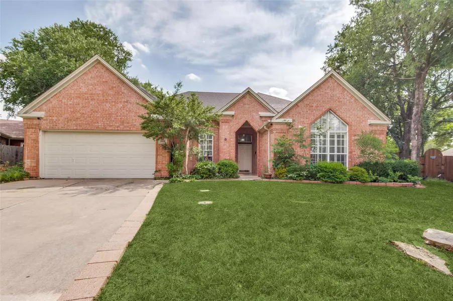 1902 Palencia Court, Arlington, TX 76006