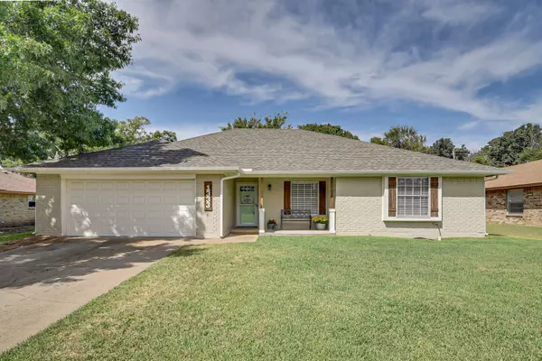 1333 Brookfield Lane, Mansfield, TX 76063