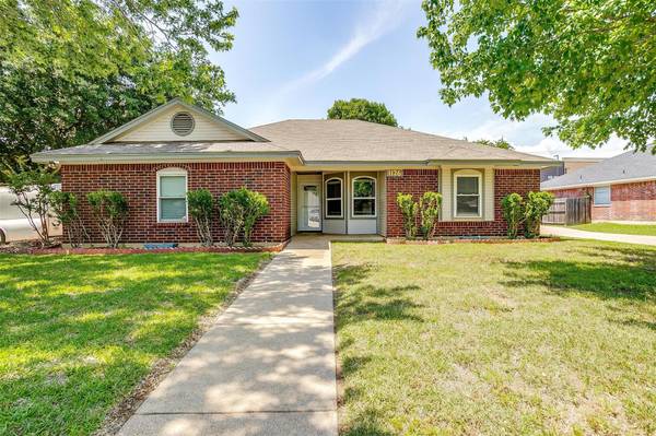 1126 Vaden Avenue, Burleson, TX 76028