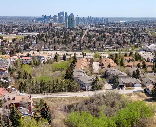 Calgary, AB T3H 1R1,19 Strathlorne Bay SW