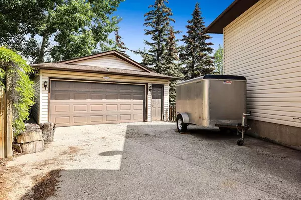 Airdrie, AB T4B 1M6,56 Flett CRES NE