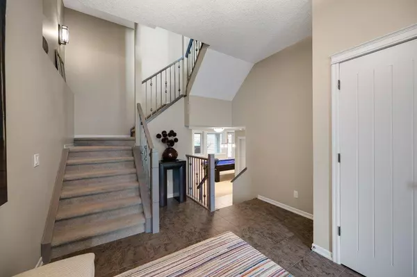 Calgary, AB T3H 4V4,7496 Springbank WAY SW