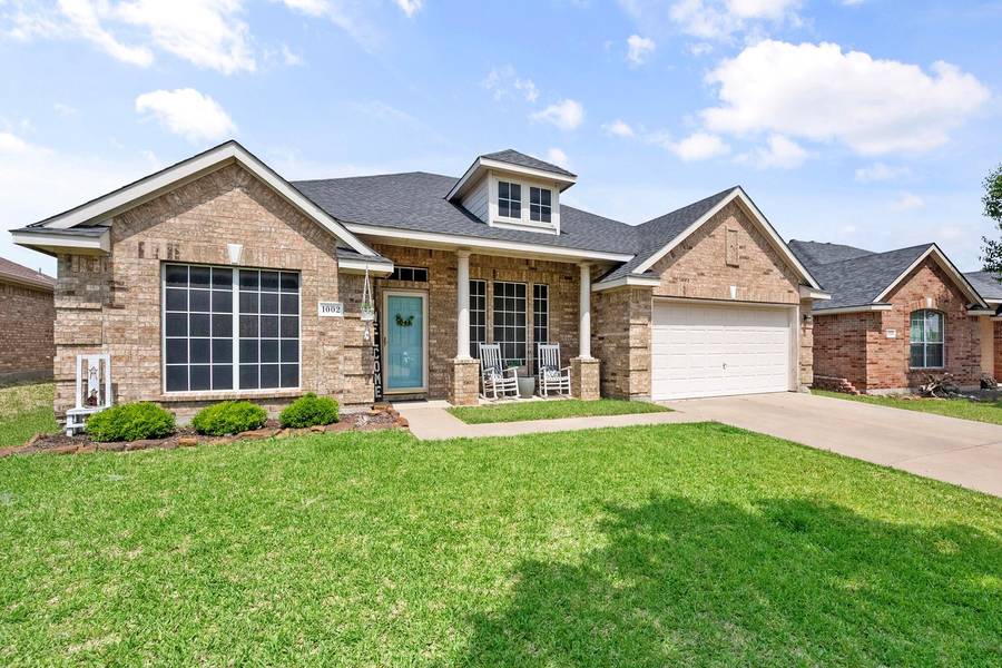 1002 Cutting Horse Drive, Mansfield, TX 76063