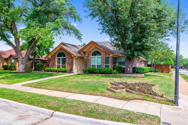 1307 Blue Jay Drive, Lewisville, TX 75077