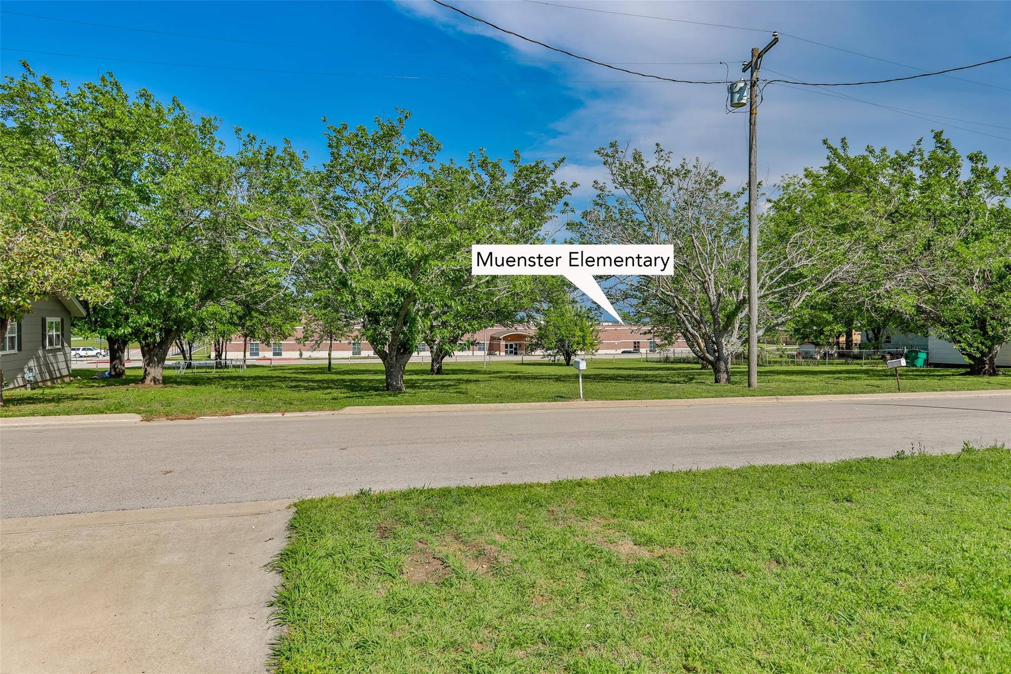 Muenster, TX 76252,925 N Oak