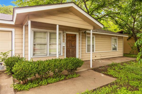 103 NE Taylor Street, Burleson, TX 76028