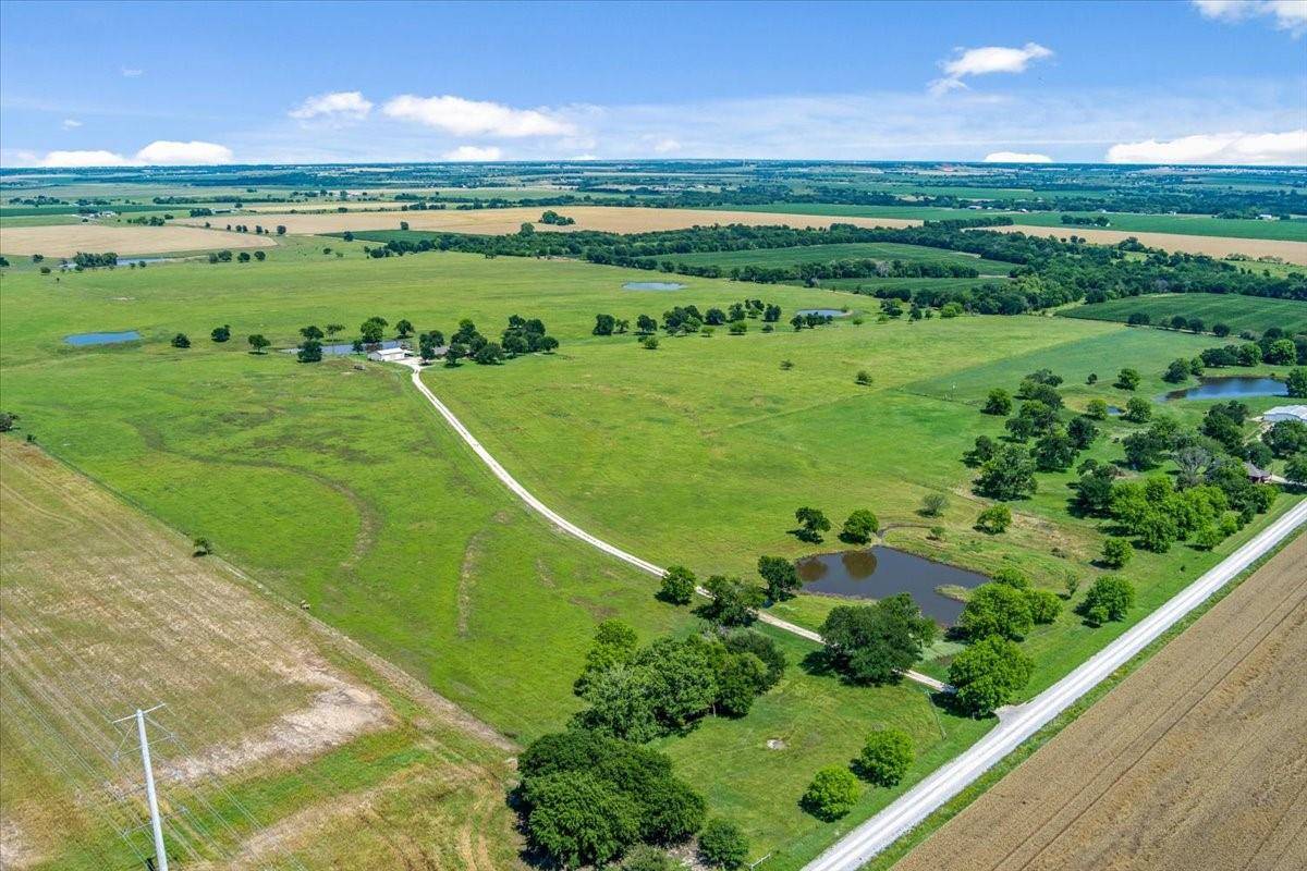 1624 Hcr 2302 S, Abbott, TX 76621