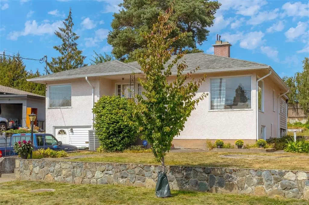 Esquimalt, BC V9A 4H1,914 McNaughton Ave