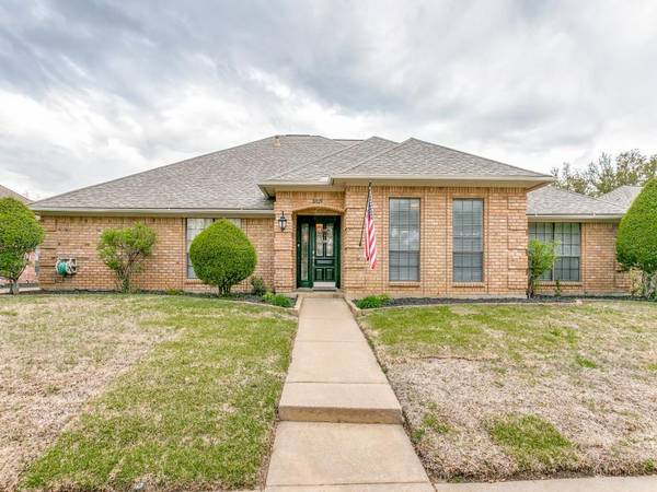 3829 Edgewater Drive, Bedford, TX 76021