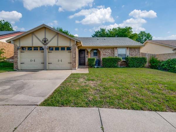 5821 Fender Court, Watauga, TX 76148