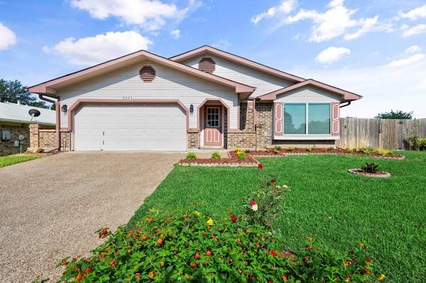 2224 Homecraft Lane, Bedford, TX 76021