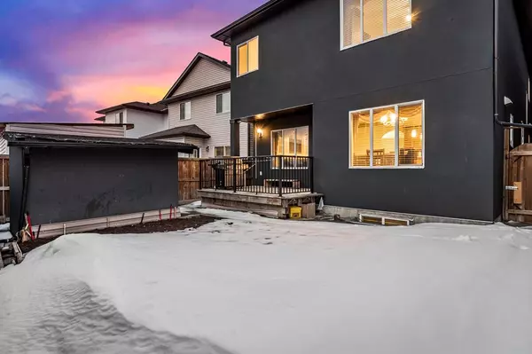 Calgary, AB T3J 0B4,34 Saddlelake PL NE