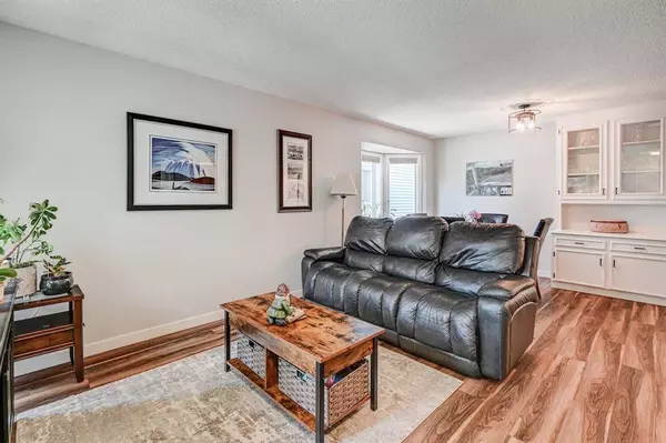 Airdrie, AB T4B 2C8,34 Woodside Close NW