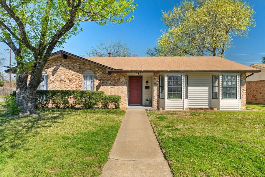 1802 Glenwick Lane, Irving, TX 75060