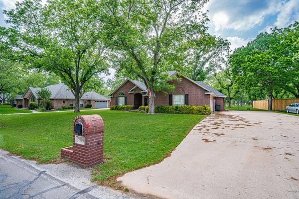 7609 Ravenswood Road, Granbury, TX 76049