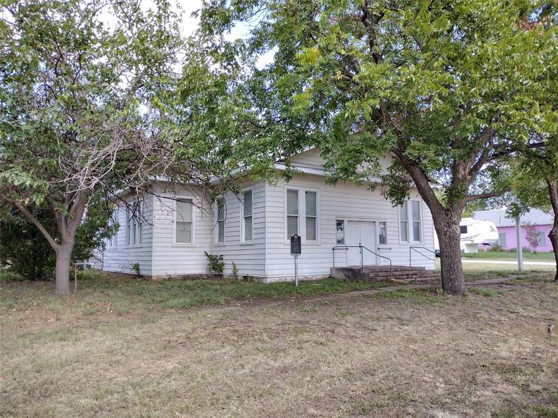 207 E Cannel Street, Carbon, TX 76435