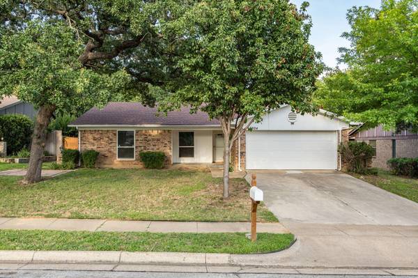 3024 Mossy Oak Lane, Bedford, TX 76021