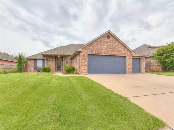 17300 Hardwood Place, Edmond, OK 73012