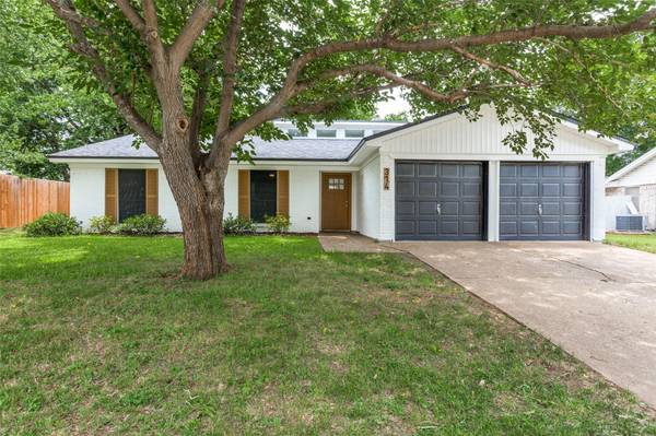 314 Sixpence Lane, Euless, TX 76039