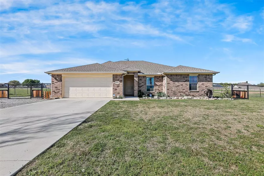 7450 Briar Road, Azle, TX 76020