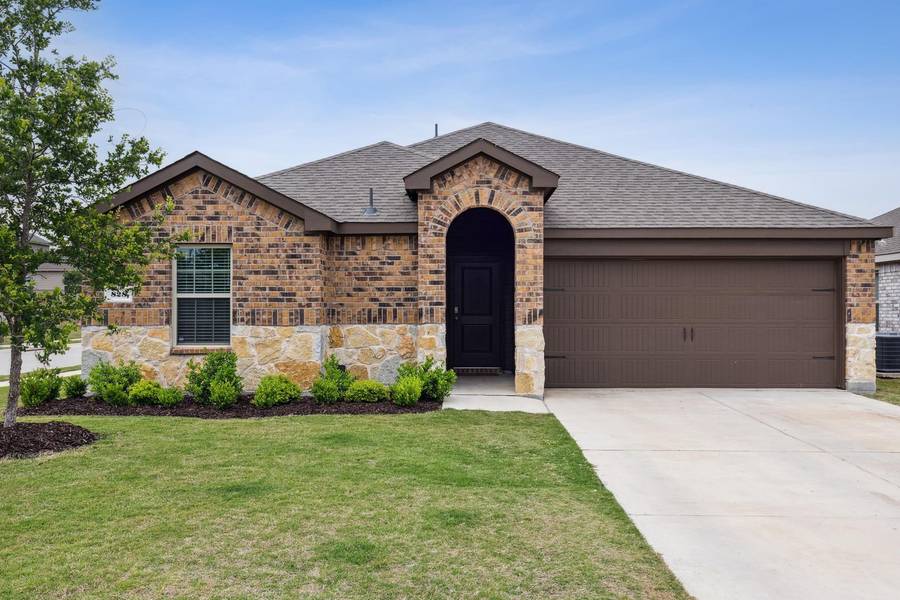 828 English Drive, Aubrey, TX 76227