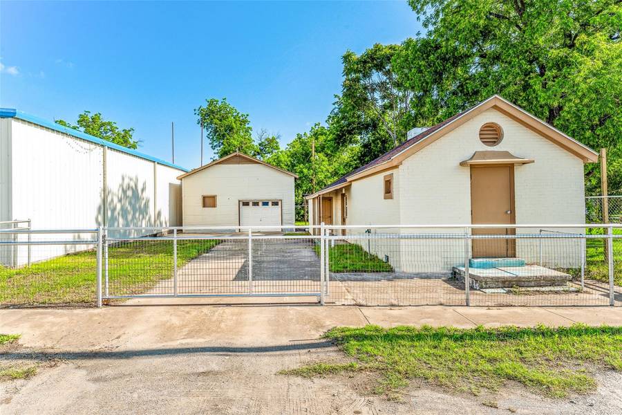 117 E Crockett Street, Gordon, TX 76453