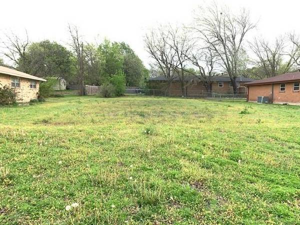 611 S Farmington Road, Howe, TX 75459