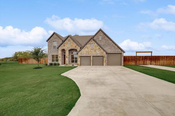 708 The Trails Drive, Blue Ridge, TX 75424