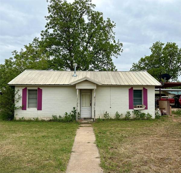 1011 W Oak Street, Olney, TX 76374