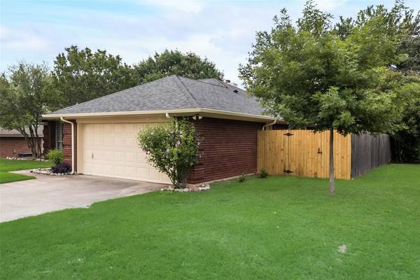 800 Water View Drive, Mansfield, TX 76063