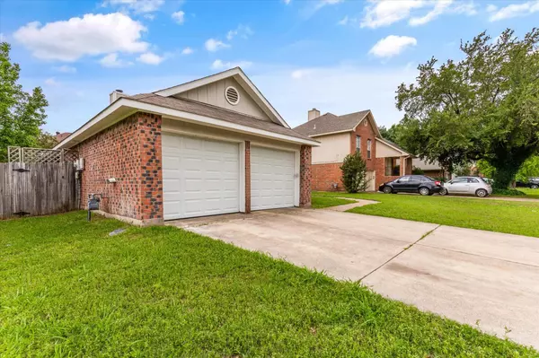 Grand Prairie, TX 75052,2813 Briar Hill Drive