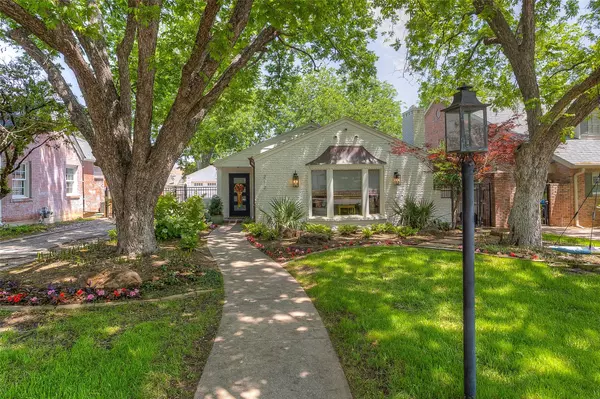 217 Williamsburg Lane, Fort Worth, TX 76107