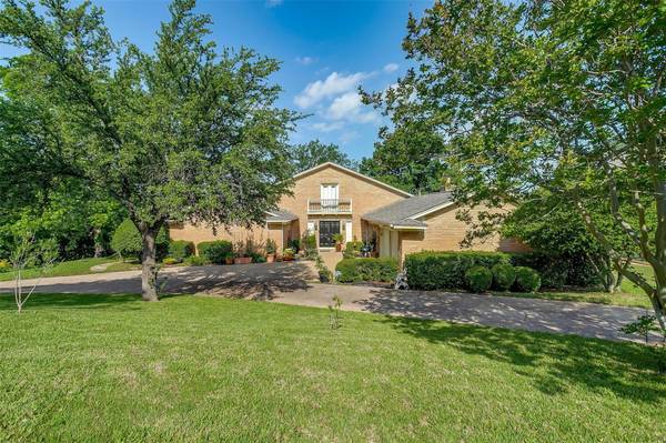 604 Candlewood Road, Fort Worth, TX 76103