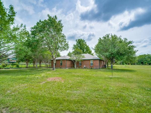 105 Brookwood Court, Ovilla, TX 75154