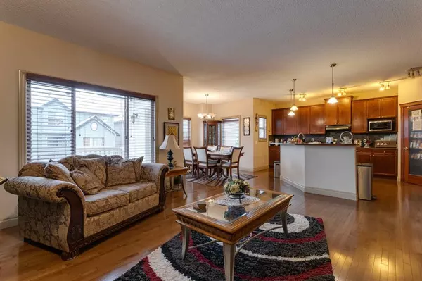 Calgary, AB T3B 5Z8,512 Cresthaven PL SW