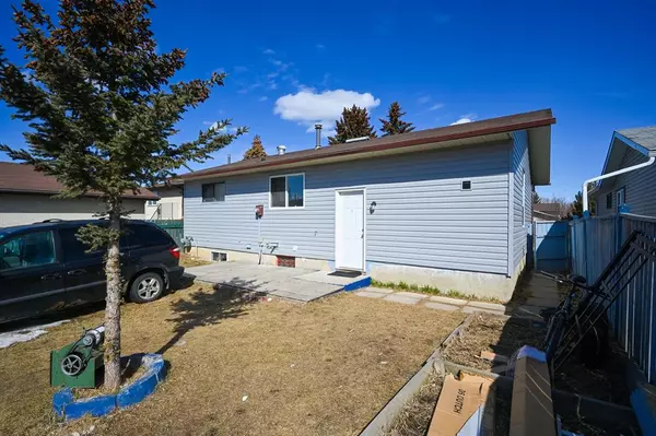 Calgary, AB T1Y 3W9,747 PINECLIFF ROAD NE