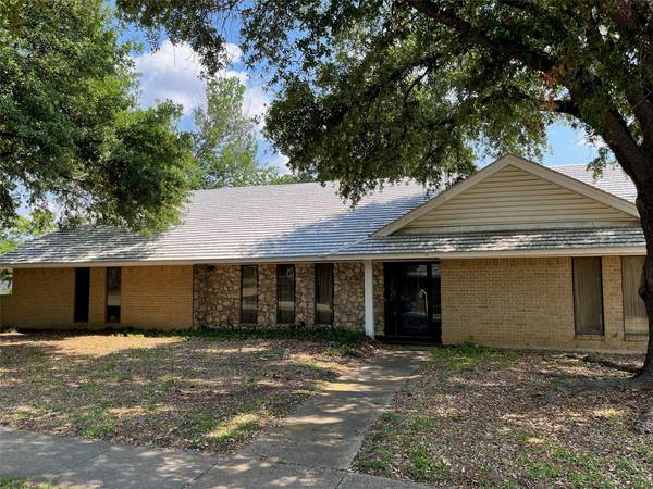 3300 Peachtree Lane, Pantego, TX 76013