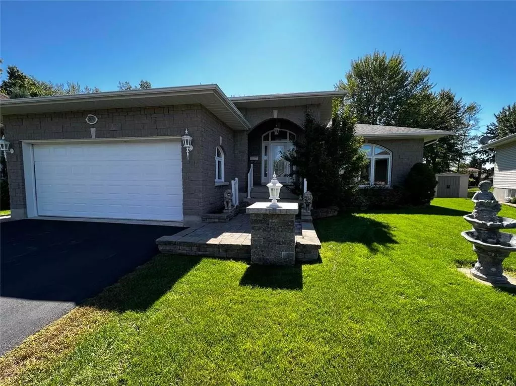 Cornwall, ON K6H 7N4,709 ROBIN CT